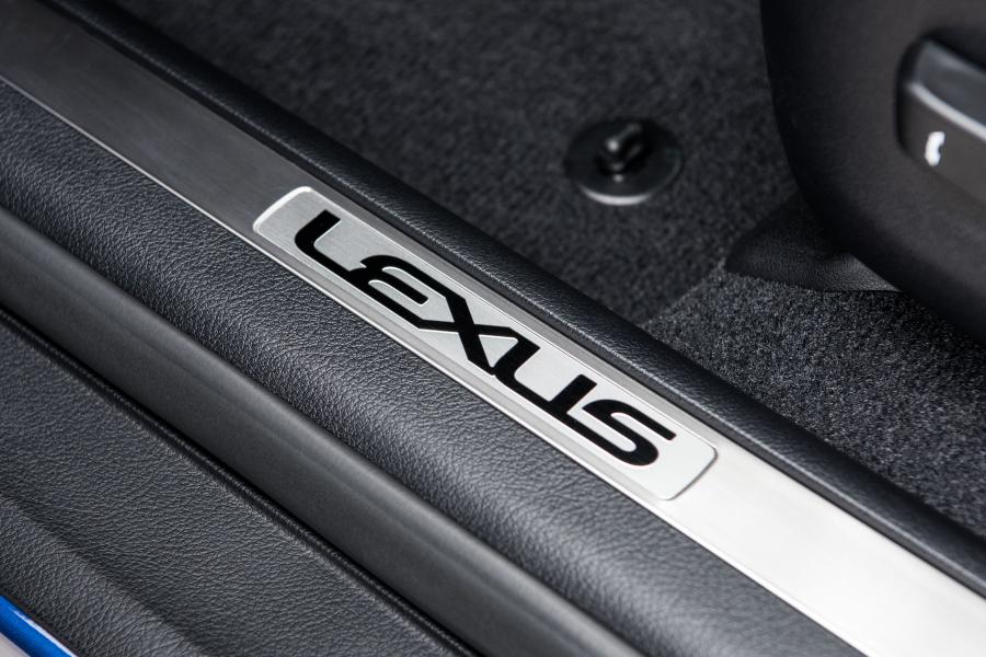 Логотип Lexus RX300 F-Sport 2019 года  (WW) (фото 75 из 80)